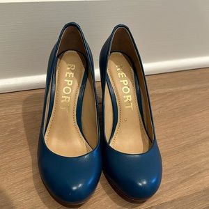 Report, size 5, wedge booties, teal